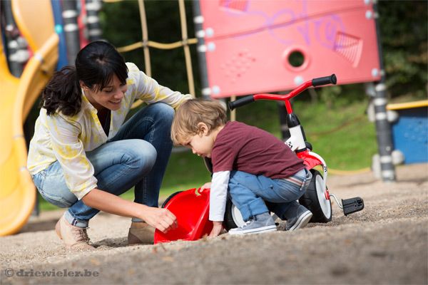 Heerlijk spelen met de driewieler.