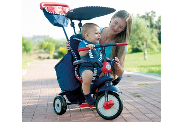 Met afneembare duwstang en verstelbare luifel.