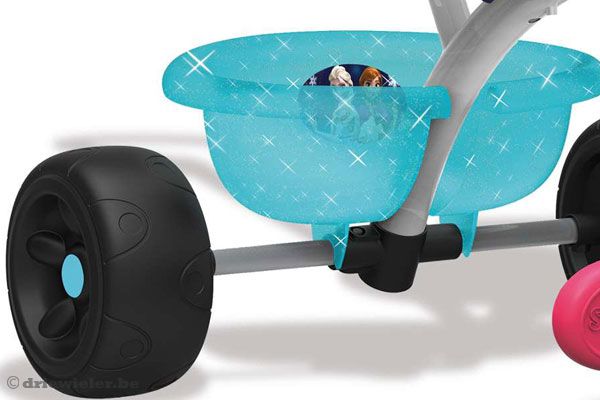 De ijsblauwe kiepbak heeft een prachtig glitter-effect