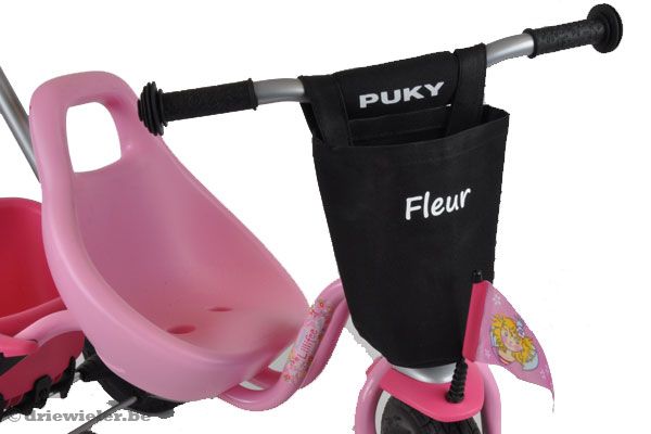 Driewieler stuurtas met eigen naam.