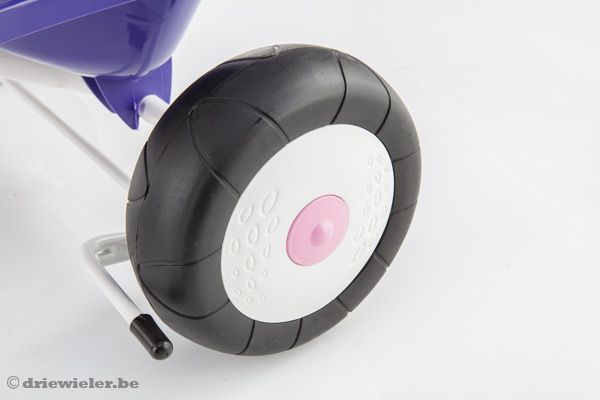 Met geluidsarme wielen.