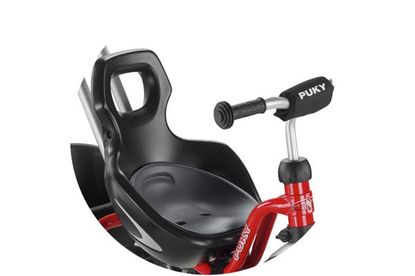 Voorzien van een kuipstoel.